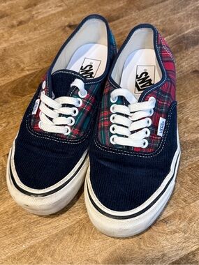 Vans Navy Corduroy & Red Green Plaid Holiday Sneakers women size 8